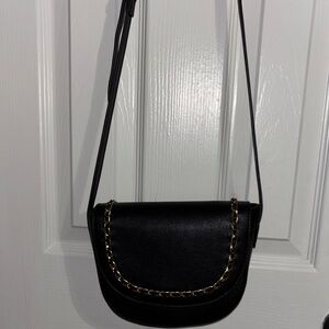 Elegant Black Chain-Accent Crossbody Bag